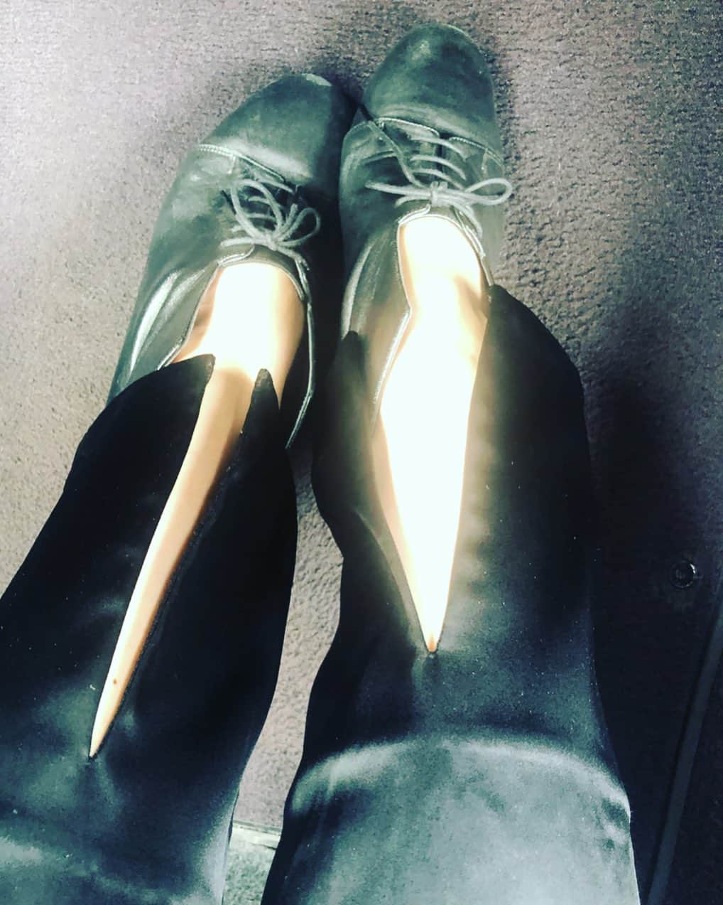 犬山紙子さんのインスタグラム写真 - (犬山紙子Instagram)「この靴にこのパンツ合わせるとできる露出部分の形が大好き」6月21日 10時37分 - inuyamakamiko