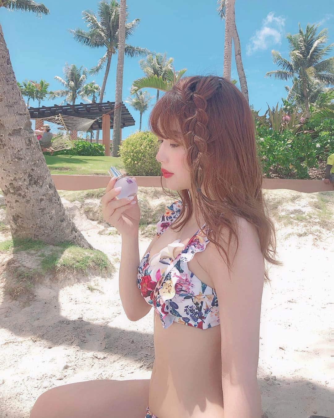 MICさんのインスタグラム写真 - (MICInstagram)「@lanvinofficial の ECLAT D' ARPEGE💭 . 6/5からヘアミストが日本限定発売されたのでGETしたよʕʘ̅͜ʘ̅ʔ❤︎ . . 上品で女性らしいフレッシュモダンフローラルの香り🧴 髪の毛から ふんわり優しく香って しあわせ(´°̥̥̥̥̥̥̥̥ω°̥̥̥̥̥̥̥̥｀) . . . . 6/5から、ランバンのフレグランスを 11,900円以上購入すると、シルバーメタリックのパスケースと、パーススプレーがプレゼントしてもらえるキャンペーンをやってるそうです🧸❤︎ . @latelierdesparfums_jp ▶︎https://bit.ly/2Q9CiBb . .  #ヘアミスト #ヘアフレグランス #フレグランス #ランバン #PR  #ランバンエクラドゥアルページュ  #ヘアミスト #ランバン香水  #水着 #夏の思い出 #海水浴 #海外  #ビキニ #海 #海外旅行  #instaguam #guam #guamtrip  #グアム旅行 #グアム  #swimwear #夏 #ビジョビ  #괌 #괌여행」6月21日 10時39分 - micmofmof