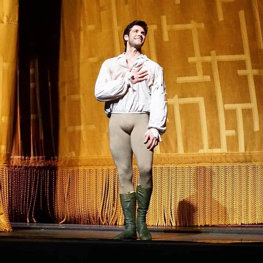 加治屋百合子さんのインスタグラム写真 - (加治屋百合子Instagram)「Tonight @robertobolle has his farewell performance with @abtofficial. I still remember Roberto amazed everyone with his beauty in his first studio run rehearsal...❤️ Thank you for inspiring all of us! Cheers👏🏻🥂🍾 📸from Roberto Belle and friends from American Ballet Theatre performances in Italy🇮🇹 今晩はロベルト・ボッレのABT最終公演。今でもロベルトが初めてABTとリハーサルをした時に、ダンサー皆んなが彼の踊りの美しさに心を奪われたのを覚えています😆 沢山の感動をありがとう❤️🍾🥂 写真はイタリアで行われたロベルト・ボッレ&ABTのお友だちガラ公演より🇮🇹 #congratulations #farewell #inspiration #balletdancer #superman #superstar」6月21日 10時43分 - yuriko_kajiya