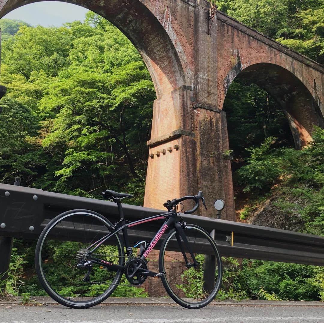 KhodaaBloomのインスタグラム：「"FARNA 700-Di2Ladies"に乗って群馬県安中市にある「めがね橋」付近をサイクリング。 ———————————— ☑︎ FARNA 700-Di2Ladies　￥199,000+税 ———————————— #KhodaaBloom #FARNA #FARNA700Di2Ladies #コーダーブルーム #ファーナ」