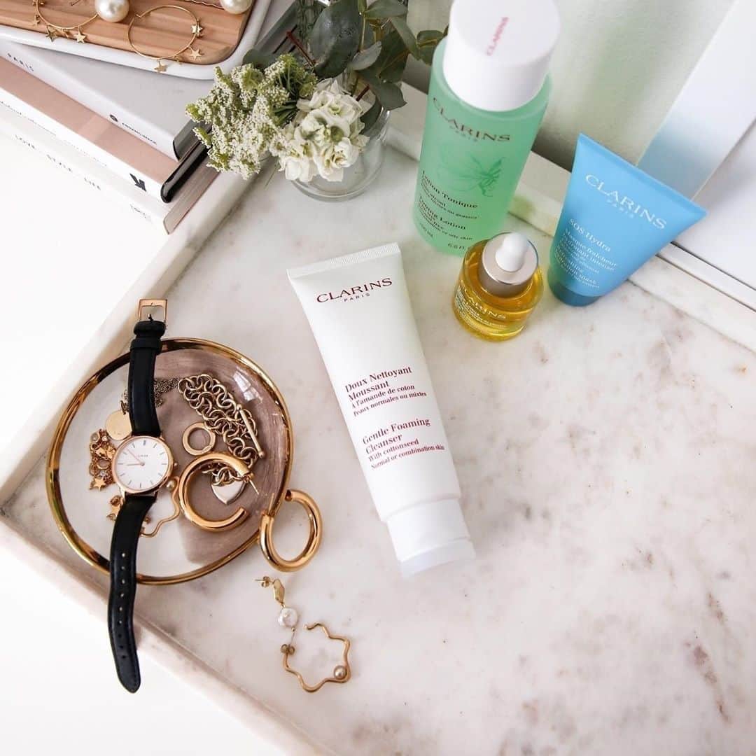 Clarins Canadaさんのインスタグラム写真 - (Clarins CanadaInstagram)「Have you tried our Gentle Foaming Cleanser with Cottonseed? This creamy cleanser is a must in your beauty routine! It rinses away impurities while respecting the skin’s natural moisture balance. . . . 📷: @mademoisellejaime @clarinsaus #Clarins #ItsAllAboutYou #Skincare」6月21日 11時00分 - clarinscanada