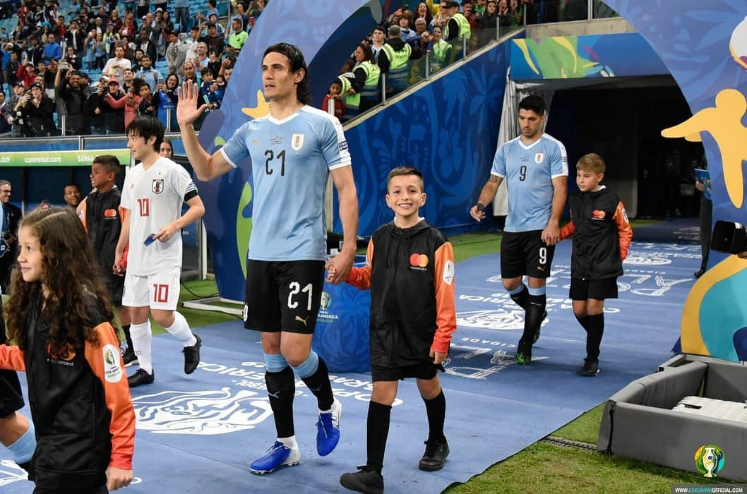 エディンソン・カバーニさんのインスタグラム写真 - (エディンソン・カバーニInstagram)「#URU 2-2 #JAP #CopaAmerica #URUJAP」6月21日 11時20分 - cavaniofficial21