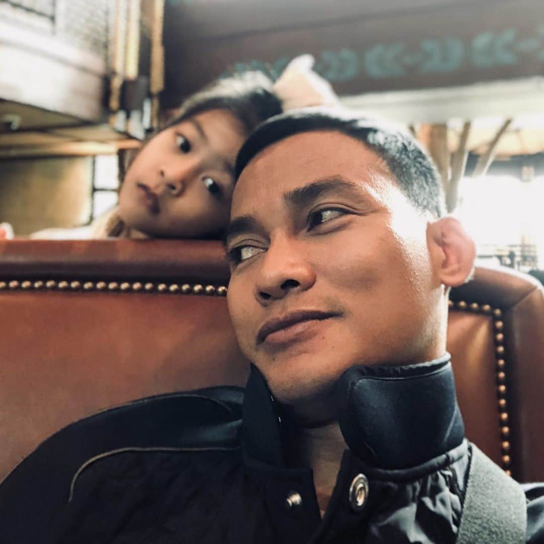 トニー・ジャーのインスタグラム：「Great moment !!Two heads are better than one head.」