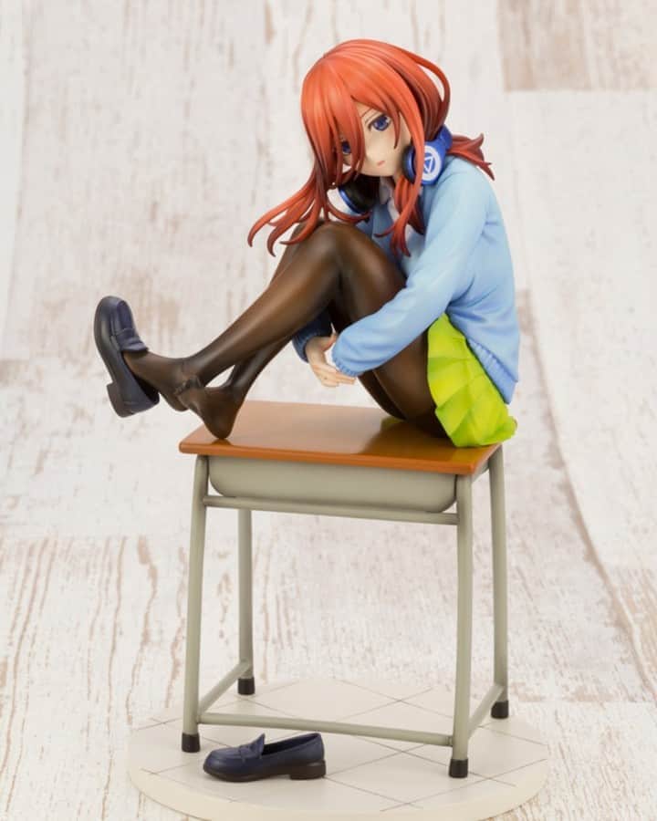 のインスタグラム：「【受注情報】 大人気アニメ『五等分の花嫁』1／8スケールフィギュア「中野三玖」より最新情報を3つお届け！ 受注開始日情報も…！ 詳しくは下のページをチェック  https://www.kotobukiya.co.jp/figure-blog/figure-blog-179802/」