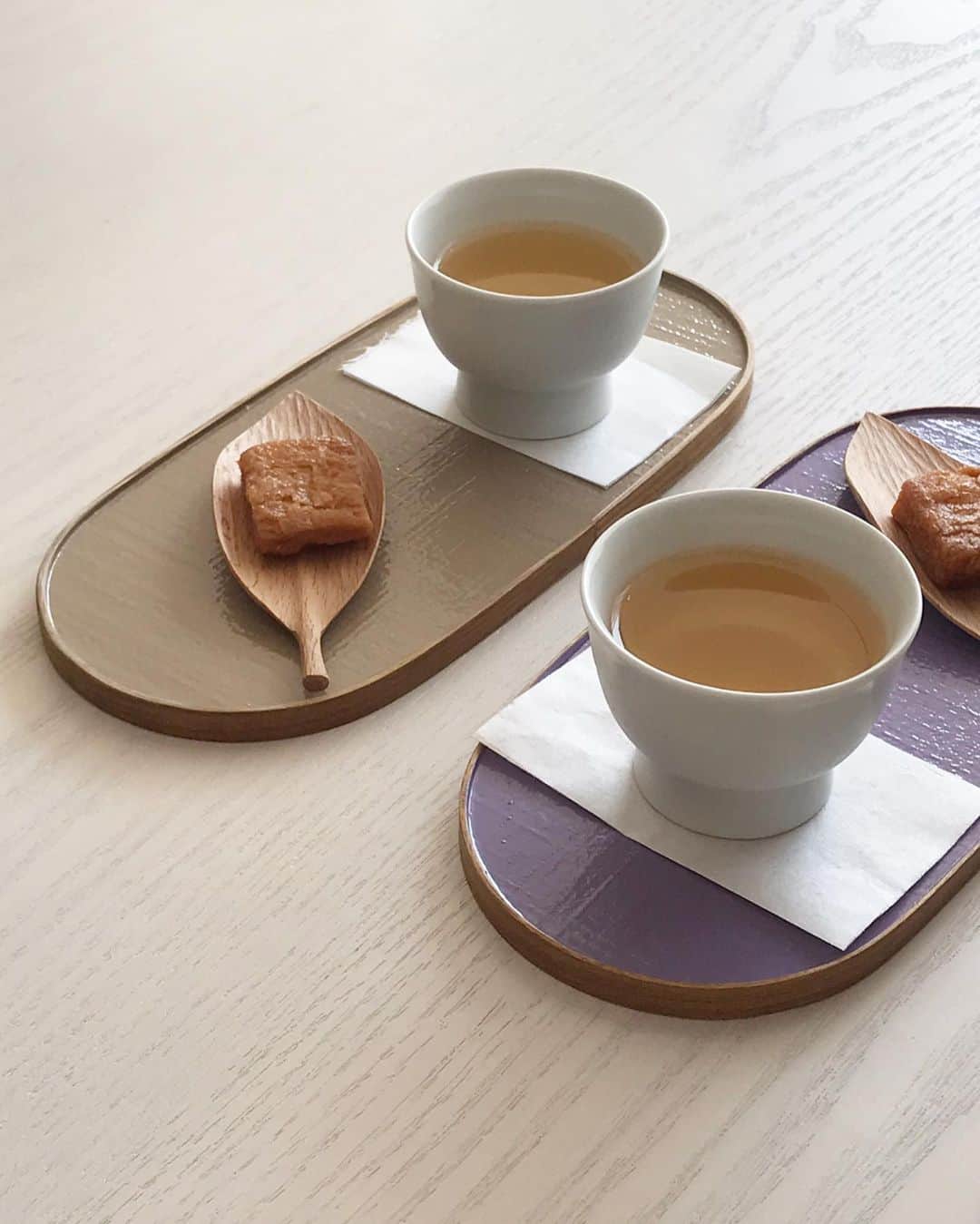 Veronica Halimさんのインスタグラム写真 - (Veronica HalimInstagram)「Tea for two. In love with the colour combo, lilac and taupe — #truffypi #truffypiinspiration #tea #teafortwo #wagashi #teatime #tabletop #lifestyle #morning #mindfulness #friday #lilac #taupe #vhcalligraphy」6月21日 12時20分 - truffypi