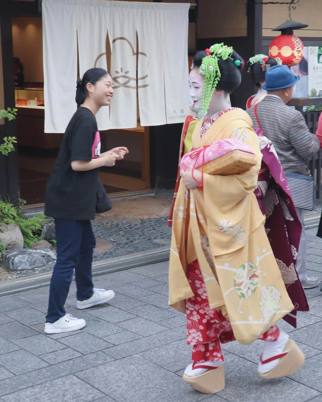 小澤しぇいんさんのインスタグラム写真 - (小澤しぇいんInstagram)「京都〜🏯👘🍡 着物来たり和菓子作りしたり、 花見小路で舞妓さんに会ったり、日本って素敵〜って思えた一日。 嵐山の素敵な風景を見ながら美味しい天ぷら蕎麦がものすごく美味しかった❤️ 癒された〜💕」6月21日 12時20分 - 1217_shane