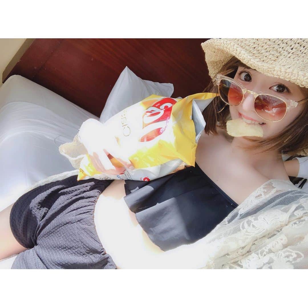 東なつ紀のインスタグラム：「hawaii🌴🐬☀️1にちめ #hawaii #waikiki #kobelettuce  #gu #このポテチ美味しい」