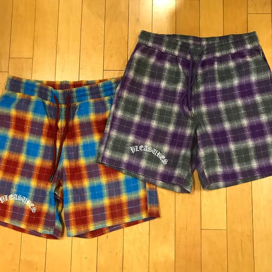 GROW AROUNDさんのインスタグラム写真 - (GROW AROUNDInstagram)「PLEASURESからイージーショーツ入荷！これからの季節に🌻 #pleasures #shorts #growaround #growaroundnewarrivals」6月21日 12時17分 - growaround