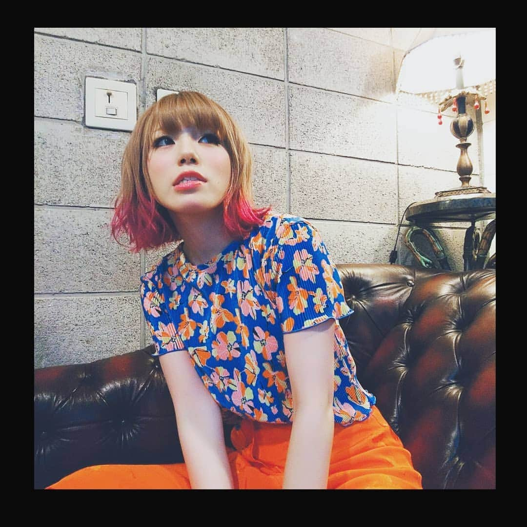 Machicoさんのインスタグラム写真 - (MachicoInstagram)「トロピカルな季節🍸️ 海外行きたいという願いよ届け✨🧚 Topsskirt #Bershka  #Machico」6月21日 12時23分 - machico_3s25