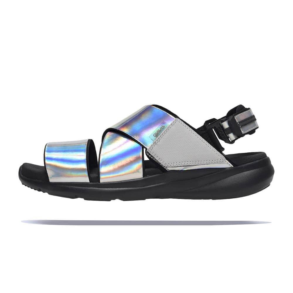 のインスタグラム：「2019SPRING/SUMMER "THe COLOR" POWWOW HOLOGRAM #gravis #sandals」
