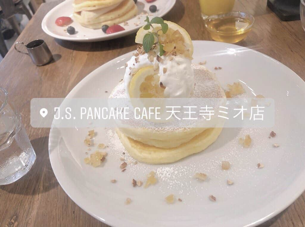 出口真衣のインスタグラム：「よく行く天王寺にあるパンケーキ屋さん🥞 ・ 季節限定のパンケーキがあって新しいのが出るたびに食べに行ってしまう🐷 ・ 飽きないお店です◎ ・ ・ #天王寺カフェ#天王寺スイーツ#大阪カフェ#大阪スイーツ#大阪グルメ#天王寺グルメ#大阪パンケーキ#大人カフェ#1人カフェ#インスタ映え#大阪デート#大阪旅行#大阪観光#可愛い#model#モデル#ファッション#写真撮ってる人と繋がりたい#お洒落さんと繋がりたい#カフェ好きな人と繋がりたい#グルメ好きな人と繋がりたい#カフェスタグラム#スイーツ好きな人と繋がりたい#instagood#like4likes」