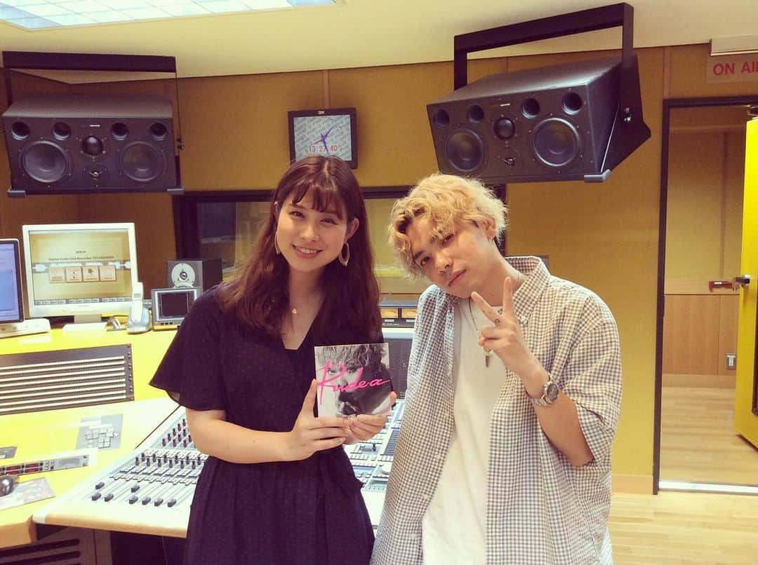 高樹リサさんのインスタグラム写真 - (高樹リサInstagram)「先週の #FM802 WONDER POP🦄 3時台のゲストはRude-a @5leep3alker "最近ハマっていること" "NEW EP 『22』について" "音楽" "これからのRude-aについて" 伺ってます。話し出すと本当に止まらない😂 #radiko でタイムフリーできるのは今日まで！. ⭐︎7/13には梅田シャングリラにてLive😎. #FM802 #802わんだー #rudea #22 #twice」6月21日 12時37分 - lisalisa_takagi