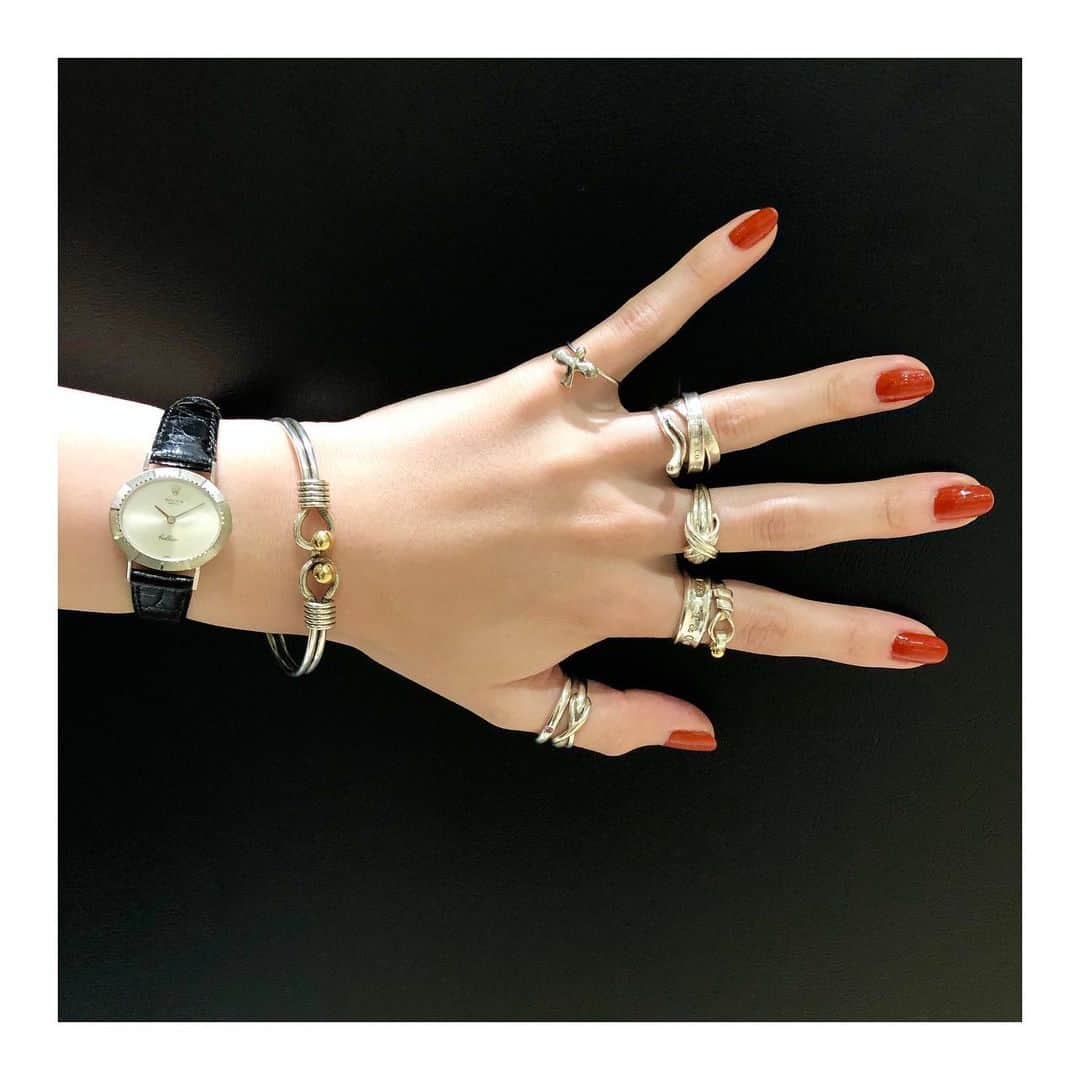 のインスタグラム：「-HIROB SOUTH NEWoMan新宿店-﻿ ﻿ ・Vintage TIFFANY Ring﻿ ・￥10,000＋Tax～￥30,000＋Tax﻿ ﻿ ヴィンテージティファニーのリング、大量入荷です☆﻿ ﻿ お問い合わせ先﻿ tel:03-5379-9372﻿ ﻿ #hirob ﻿ #hirobsouth﻿ #baycrews﻿ #Tiffany﻿ #vintagetiffany﻿ #vintagering﻿ ﻿ #ヒロブ﻿ #ヒロブサウス﻿ #ベイクルーズ﻿ #ティファニー﻿ #ヴィンテージティファニー﻿ #ティファニーリング﻿ #ニュウマン新宿」