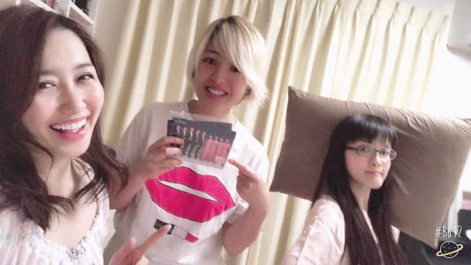 五十鈴ココのインスタグラム：「ぴぴの家withあーちゃん  ビーガンロールキャベツをアーモンドミルクで 作ったよ  人と接して 自分を知る  色々考えた1日だった。  引きこもって 書いたり 作ったり 考えたりしてると、思考が偏りがち  あたしは ひねくれ 爆弾女笑笑」