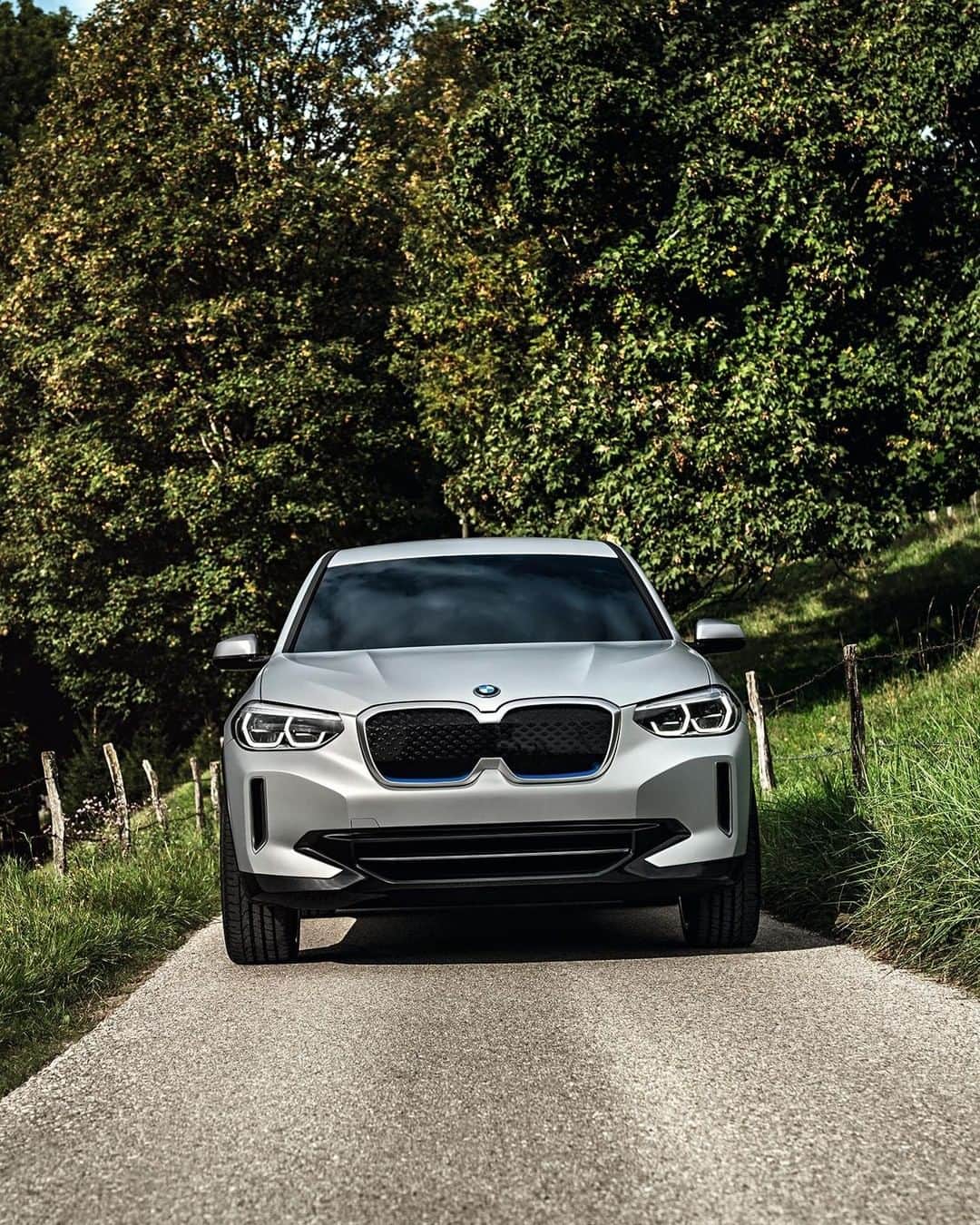 BMWのインスタグラム：「If you want to change the future, build it. The BMW Concept iX3, heading to production in 2020. #BMW #iX3 #electriccar」