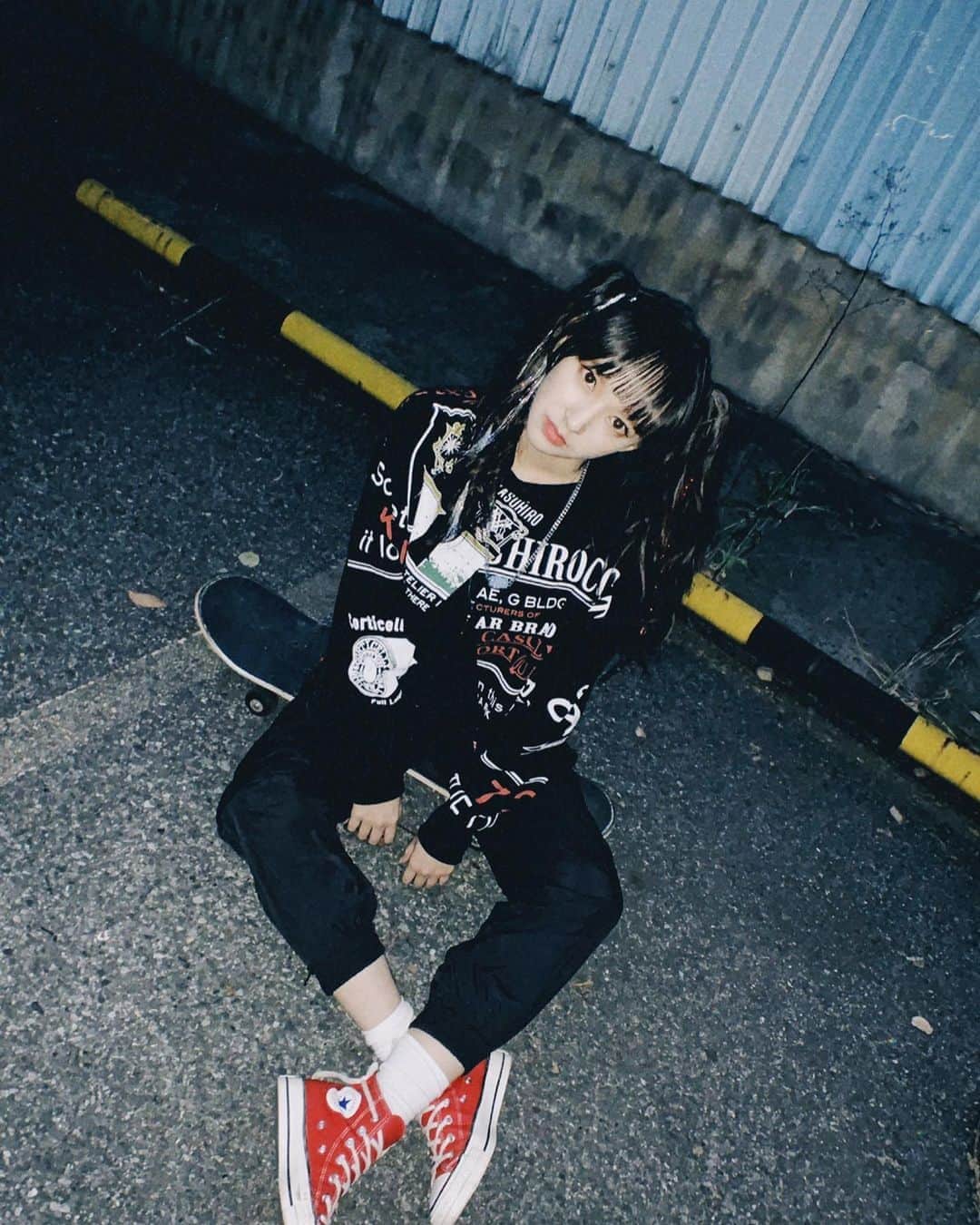 ソンソのインスタグラム：「🛹」