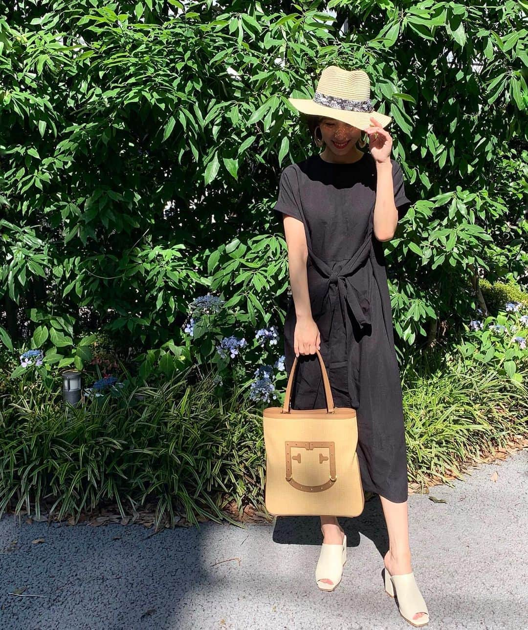 山田千尋さんのインスタグラム写真 - (山田千尋Instagram)「いつだかの私服です💁‍♂️ one-piece#ANT#アント bag#furla  shoes#snidel  そんでもって明日はフリマだね！！ 皆暇だったら是非立ち寄ってください❤︎ それでもって、沖縄の記事もまた追々します❤︎」6月21日 13時03分 - chihiro_511