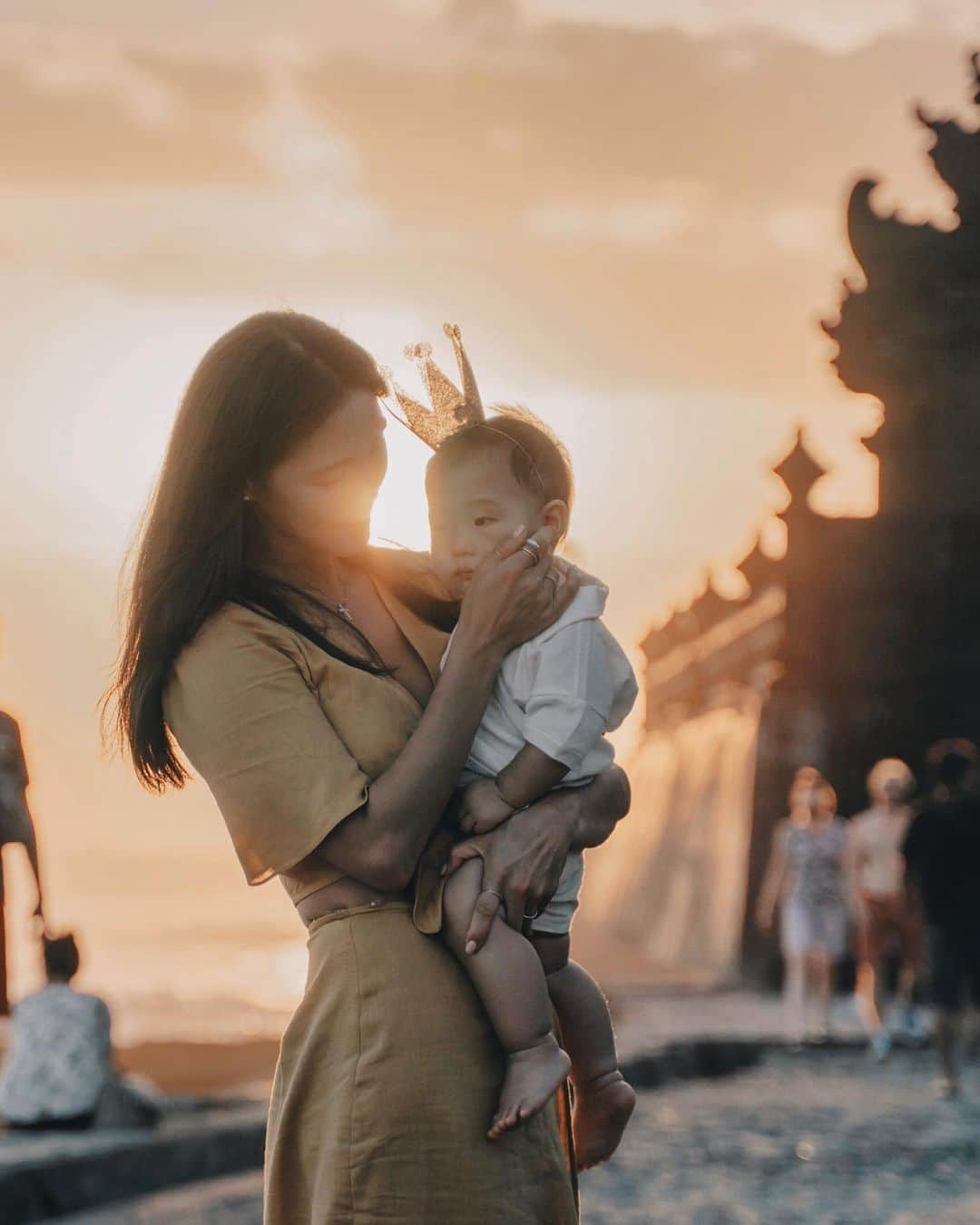 カヒ さんのインスタグラム写真 - (カヒ Instagram)「What a beautiful sunset 🌅 16Jun19  #ZIONs1stBdayparty #mycomfortzion #onlyoncenow #kahi_bali  Photo @joacomalone Wearing @daze_dayz Place @comoumacanggu」6月21日 13時03分 - kahi_korea