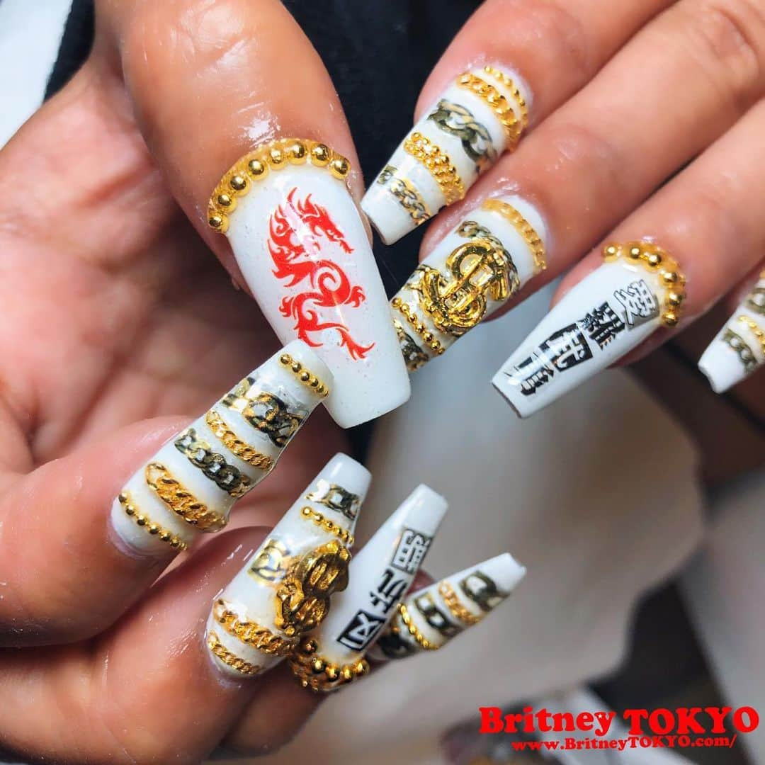 Britney TOKYOさんのインスタグラム写真 - (Britney TOKYOInstagram)「反抗期💵 @yayoidaimon ✨✨✨✨✨✨✨✨✨✨✨ Using: @tsumekira nail stickers designs by #BritneyTOKYO  Available at @naillabousa  Gel-X @apresnailofficial  #nailart #fashion #art #nails」6月21日 13時12分 - britneytokyo