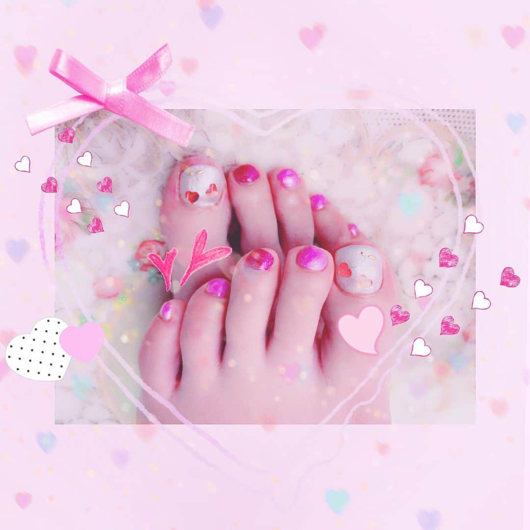 桜もこさんのインスタグラム写真 - (桜もこInstagram)「フットネイル💗 @natsuko_kawase さんありがとうございます☺️💅 #footnail #さくらんぼネイル #🍒 #可愛い #cute #pink #red」6月21日 13時48分 - mokochan319