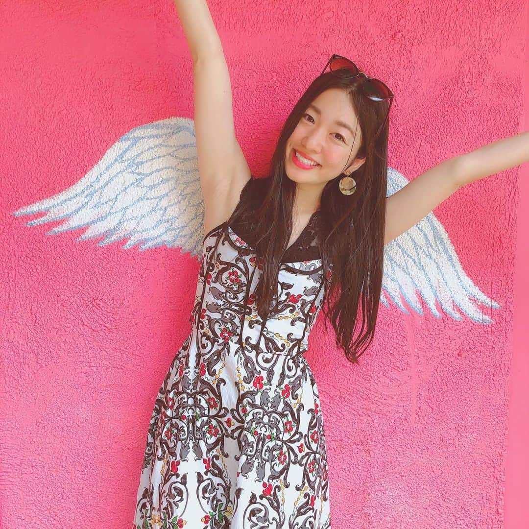 桜雪さんのインスタグラム写真 - (桜雪Instagram)「夏がくるぞー！！！ #あついね #天使になりました  #インスタ映えの壁  #とりあえず羽根生やしておけばいいと思ってる #羽根を伸ばしたい #ウォールアート #wallart」6月21日 13時48分 - yuki_12hsm