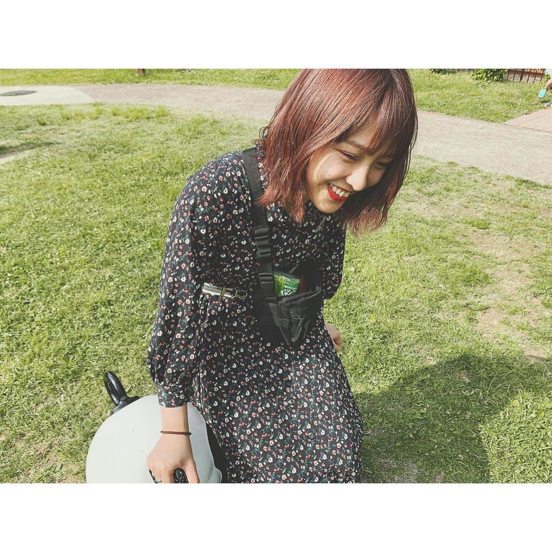 山田菜々美のインスタグラム：「. たまに遊ぶ公園の遊具って 楽しいよな〜〜👶🏻🍼 . #遊具 #この歳で #ブランコ #全力は #しんどかった #だるまさんがころんだ #楽しかった🤠」