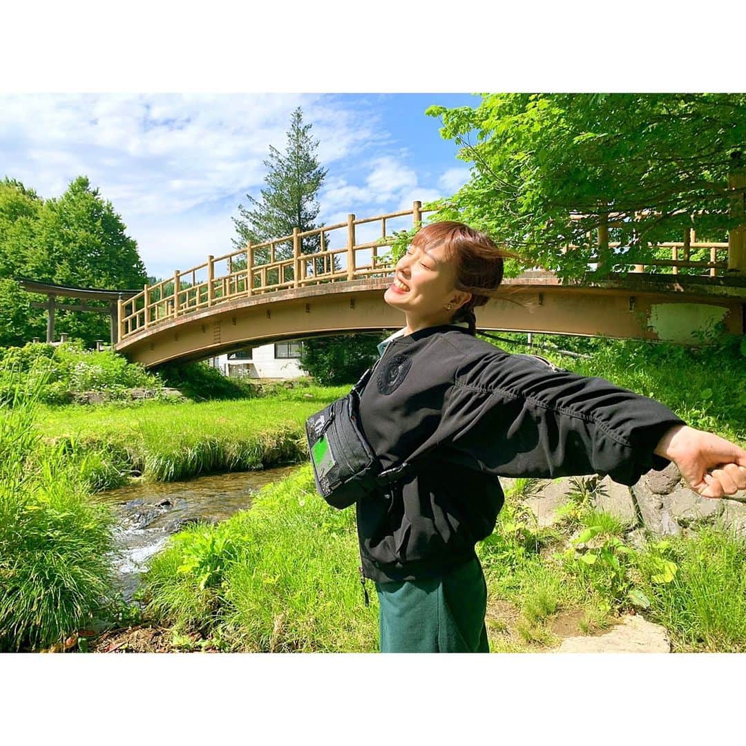 山田菜々美のインスタグラム：「. 一気に載せました🙏🏻 . 明日で卒業っていう実感は ジワジワきてます。 . 後悔なく卒業できそうです☺️🎓 卒業後もInstagramだけ残すつもりです。 . 気ままに載せると思うので これからも、よろしくdesu🐈 . #明日 #卒業」