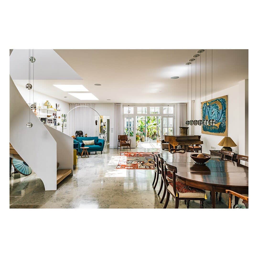 The Modern Houseさんのインスタグラム写真 - (The Modern HouseInstagram)「#forsale Bring the Outside In: an outstanding west London home with a private leafy courtyard. Follow the link in our bio to see the sales particulars.」6月21日 19時30分 - themodernhouse