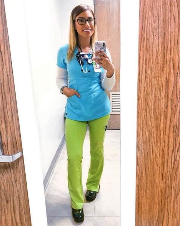 ダンスコのインスタグラム：「Cute clogs and bight scrubs make the best selfies! Share your selfies with us for Selfie Day with #mydanskoselfie」
