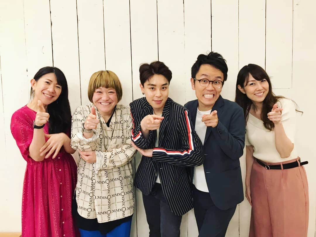 服部ひで子のインスタグラム：「昨日の韓流イベント、 ありがとうございました(* ´ ▽ ` *)♪ お客様の、『あ～！』とか『うんうん』とか、共感してくださる声がとても嬉しかったです。  自分の好きなものを語りあえる相手って、素敵な存在ですね。  とりあえず、 教えていただいたオススメ作品 見てみたいと思います(*^。^*)！！！ ゲストで来ていただいた #NOAH (ノア)くんのライブも最高でした‼ イケメンな上に、歌が超絶うまくて、尚且つ真面目で腰が低い。そして可愛い一面も……これぞ、まさに韓流～！ 新曲めちゃくちゃ良いので、是非聞いてみてください！ ♪KNOA 『솔직히 가지마(Won't Let You Go』  そして、イベント会場の #カフェボーテ さんも すごく素敵なところでした。  心斎橋大丸から徒歩１分。 歯科衛生士さんが作った、 「噛む」をテーマに美と健康を意識したカフェなんですって。  健康ランチはもちろんのこと、白砂糖を使わない自家製スイーツは最高でした～⭐︎ プライベートでもまた行かせていただきたいと思います(*^。^*)！ #韓流イベント  #女と男 さん #前田真希 姉さん #服部ひで子 #NOAH くん #心斎橋 #カフェボーテ」