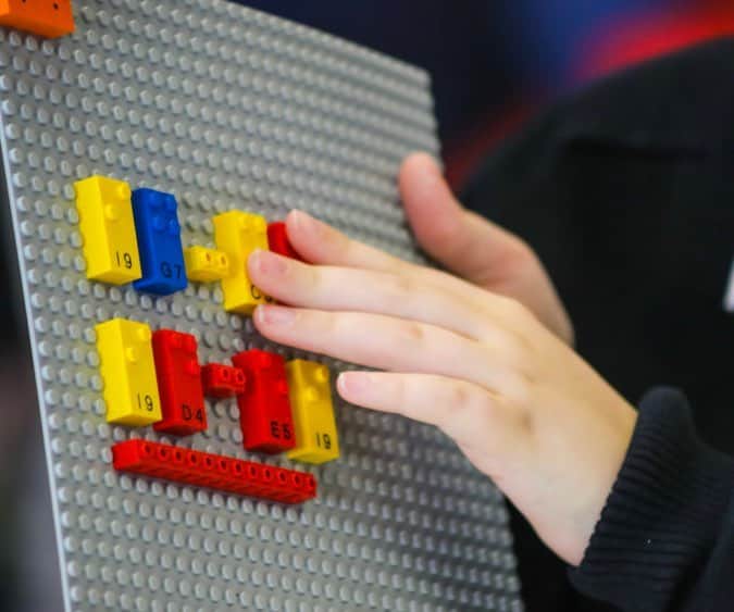 Design Milkさんのインスタグラム写真 - (Design MilkInstagram)「The @lego Foundation and LEGO Group announced their new project to help blind and visually impaired children learn #braille through custom #LEGO Braille Bricks. The set contains about 250 Braille Bricks covering the full alphabet, numbers 0-9, and math symbols. \\\ designmilk.com」6月21日 14時19分 - designmilk