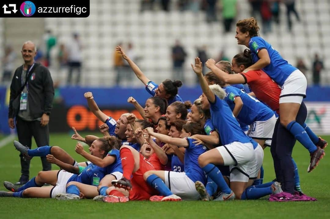 サッカーイタリア代表さんのインスタグラム写真 - (サッカーイタリア代表Instagram)「#repost @azzurrefigc ・・・ 🇮🇹 L'Italia sfiderà la Cina agli Ottavi 🗓 Il match si giocherà martedì 25 alle ore 18.00 a Montpellier 💪 Forza #Azzurre! #RagazzeMondiali #FIFAWWC」6月21日 14時49分 - azzurri