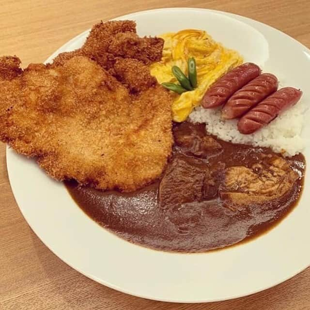 才藤歩夢さんのインスタグラム写真 - (才藤歩夢Instagram)「⭐️Tokyo Curry Design⭐️ おいしいカレーと韓国料理が食べられちゃうオシャレなお店🥳 お店の中の雰囲気も綺麗で凄く良くって、お料理などの注文はタブレットから🙄👀 量も多くて大満足🤩 結構お腹いっぱいだったけどカレーを食べた後に気になってたロールキャベツ🥬美味しすぎてペロリでした😋 みなさんもぜひ行ってみてください🍛  @tokyocurrydesign  東京都豊島区池袋3-3-10 永見ビル1F」6月21日 14時55分 - ayumu_saito_