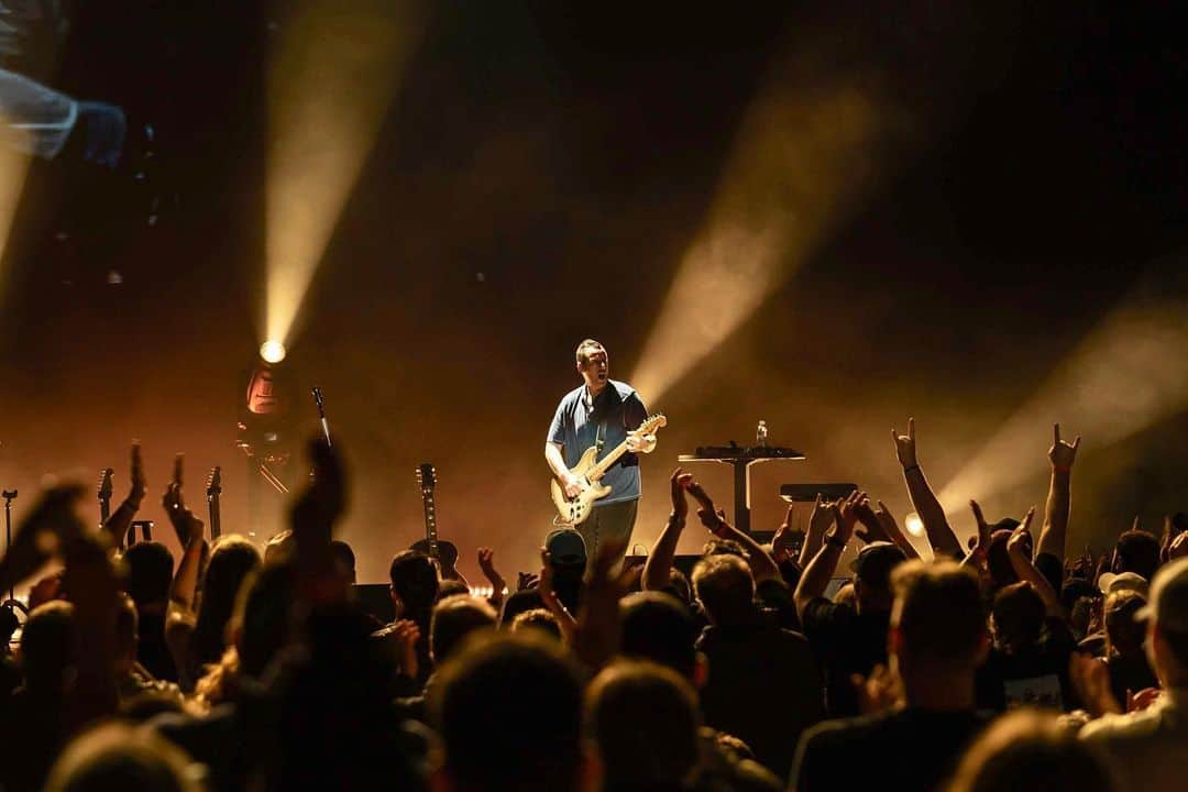 アダム・サンドラーさんのインスタグラム写真 - (アダム・サンドラーInstagram)「Jones Beach, you were good to me as a kid, you were good to me tonight. Love you! @northwelljbt」6月21日 15時23分 - adamsandler