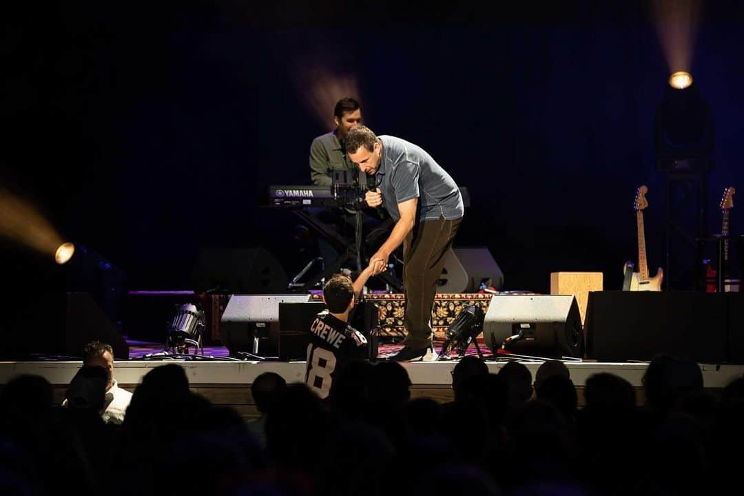 アダム・サンドラーさんのインスタグラム写真 - (アダム・サンドラーInstagram)「Jones Beach, you were good to me as a kid, you were good to me tonight. Love you! @northwelljbt」6月21日 15時23分 - adamsandler