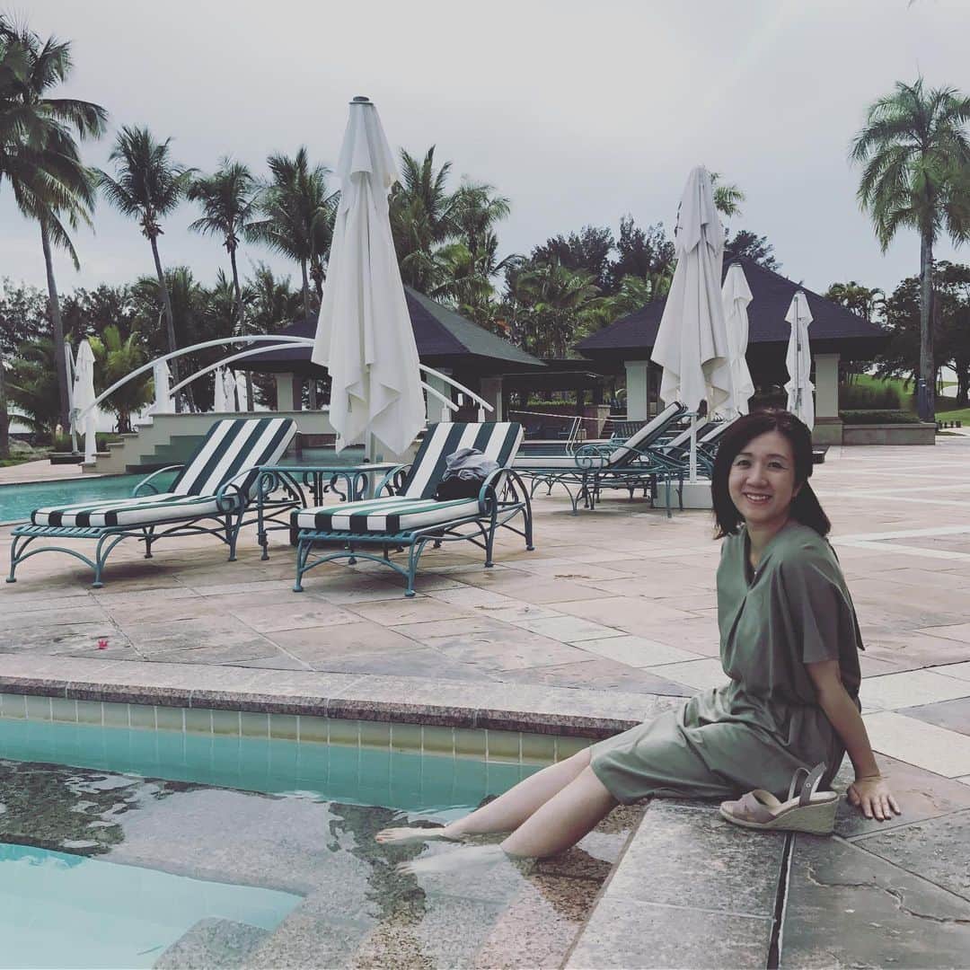 三隅有里子さんのインスタグラム写真 - (三隅有里子Instagram)「* ブルネイの豊かさの象徴のひとつ「エンパイアホテル」に宿泊しました。7つ星ホテルなんだそう😳😳 プールサイドでのんびりしたり、夕陽を見たり、海を眺めながら朝食を食べたり、非日常でリフレッシュできました🌟  #ブルネイ #brunei #ブルネイダルサラーム国 #🇧🇳 #アジア #asia #ボルネオ島 #エンパイアホテル #theempirehotel #ホテル #hotel #7つ星 #photogenic #旅 #旅行 #trip #travel #instatravel #旅の記録 #旅の思い出  #旅行好き  #海外旅行 #ひとり旅 #女子旅 #群馬 #gunma #群馬テレビ #群テレ #gtv #アナウンサー」6月21日 15時32分 - misumi_gtv