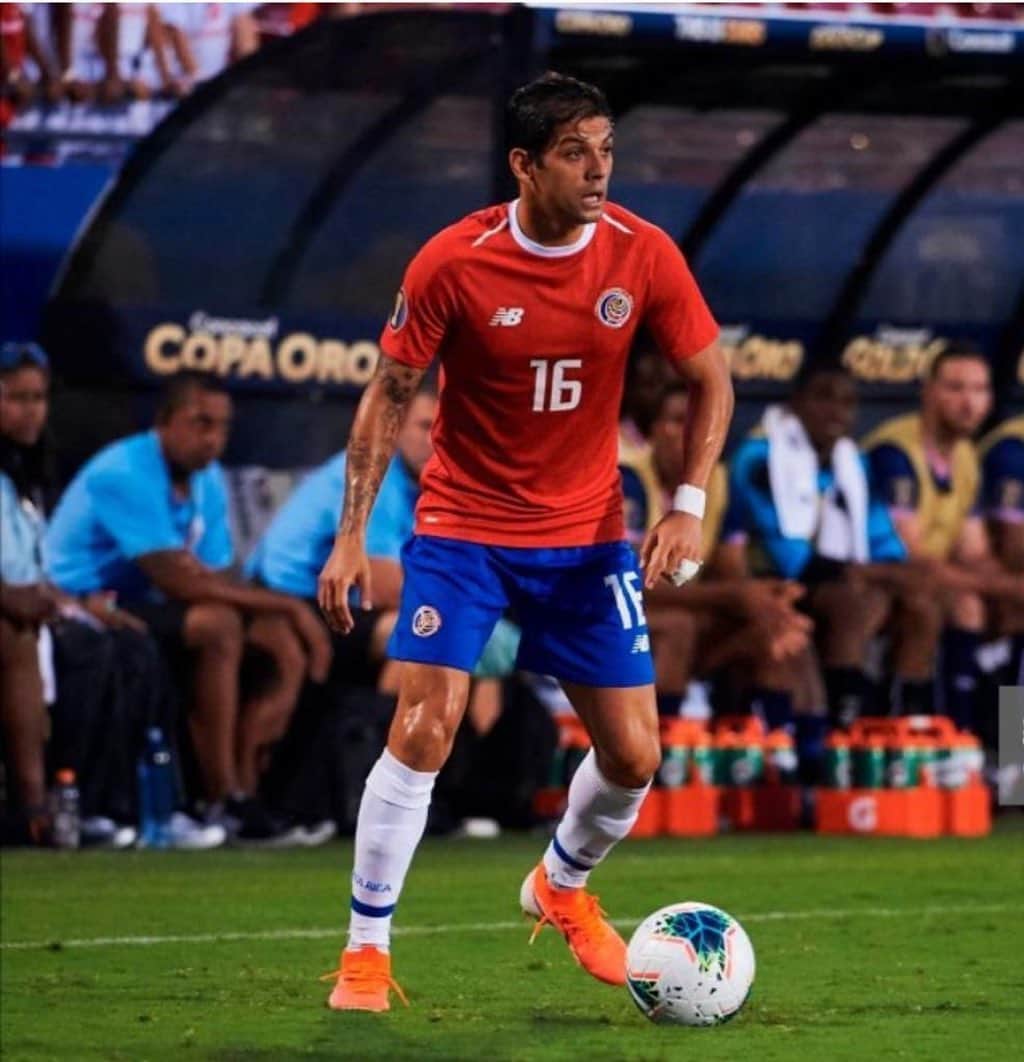 クリスチャン・ガンボアのインスタグラム：「A la próxima fase!! 🇨🇷 🇨🇷 #copaoro #selecr  On to the next stage! #goldcup」