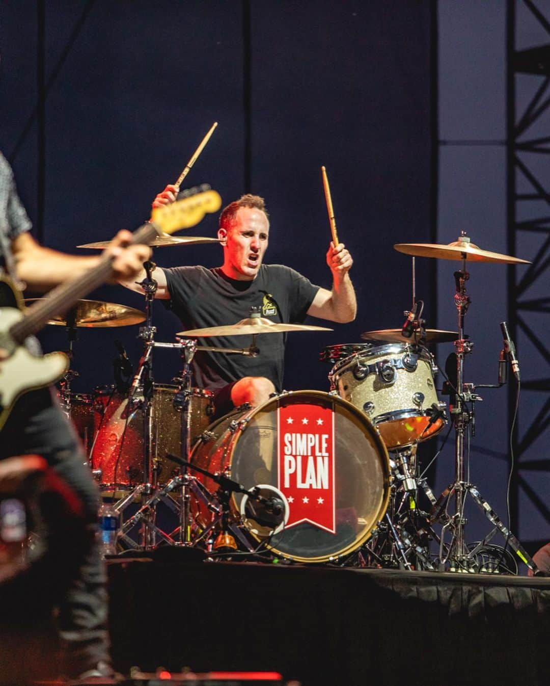 Simple Planさんのインスタグラム写真 - (Simple PlanInstagram)「Thank you so much @sandiegocountyfair for an incredible show last night! So many hardcore SP fans showed up and sang so loud. We loved it and can’t wait to be back in SD! #sandiego 🤘🏻🤘🏻🤘🏻 📸: @backpack_filmmaker」6月21日 15時48分 - simpleplan