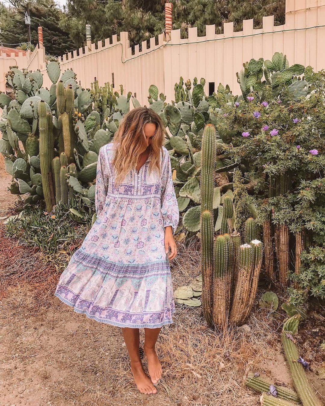 SPELLさんのインスタグラム写真 - (SPELLInstagram)「Can’t go past a good cactus garden!! Our @isabella_spell in our Poinciana Boho Gown 🌵🌵 {ON SALE limited sizes, only 48hrs to go!}」6月21日 15時49分 - spell