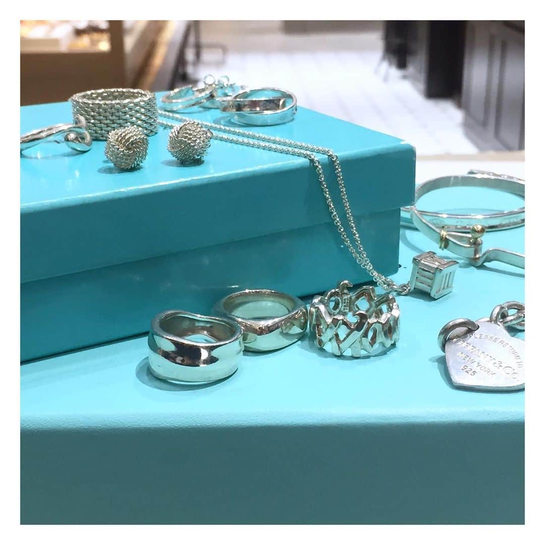 のインスタグラム：「-HIROB名古屋タカシマヤゲートタワーモール-﻿ ﻿ vintage  tiffany&co ﻿ ¥9,000+tax~﻿ ﻿ ﻿ vintage  tiffanyが入荷しております。﻿ ﻿ ﻿ ﻿ お問い合わせ先﻿ tel:052-589-8937﻿ ﻿ #hirob﻿ #hirobtgm﻿ #baycrews﻿ #vintagewatch﻿ #tiffanyandco #vintageselectshop﻿ ﻿ ﻿ #ヒロブ﻿ #ヒロブティージーエム﻿ #ベイクルーズ﻿ #ヴィンテージウォッチ﻿ #ティファニー﻿ #ヴィンテージセレクトショップ」