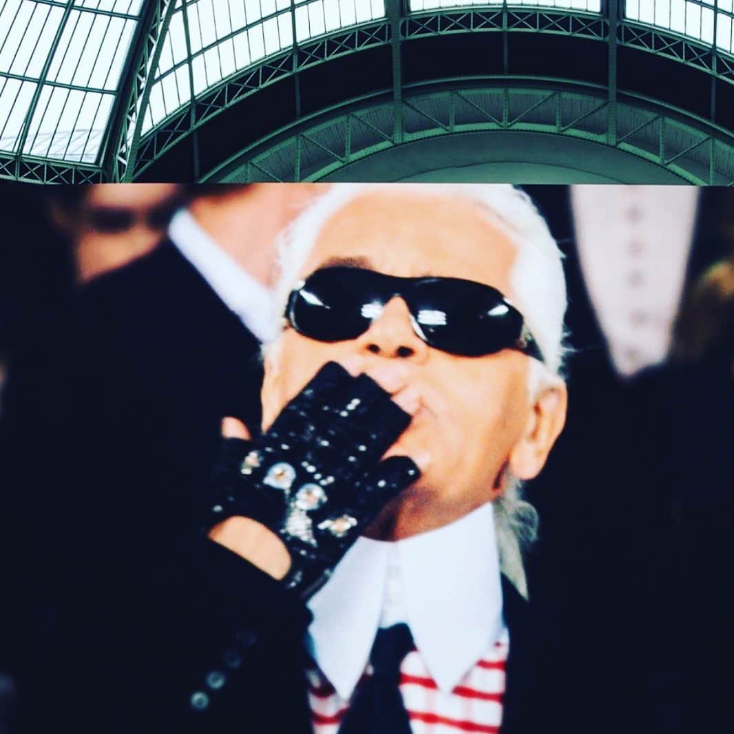 カリーヌ・ロワトフェルドのインスタグラム：「Karl for ever🖤 missing your kiss.... for ever🖤 @karllagerfeld #karllagerfeldforever」