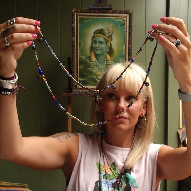 のインスタグラム：「Our very own fairy Melissa working on the new collection. We're inspired, we're on fire 🙌 #studioday #create #design #yes  #jewelryasmedecinecm #wahine #happy #inspired #colors #muse #jewelry #alohaspirit #madeinhawaii」