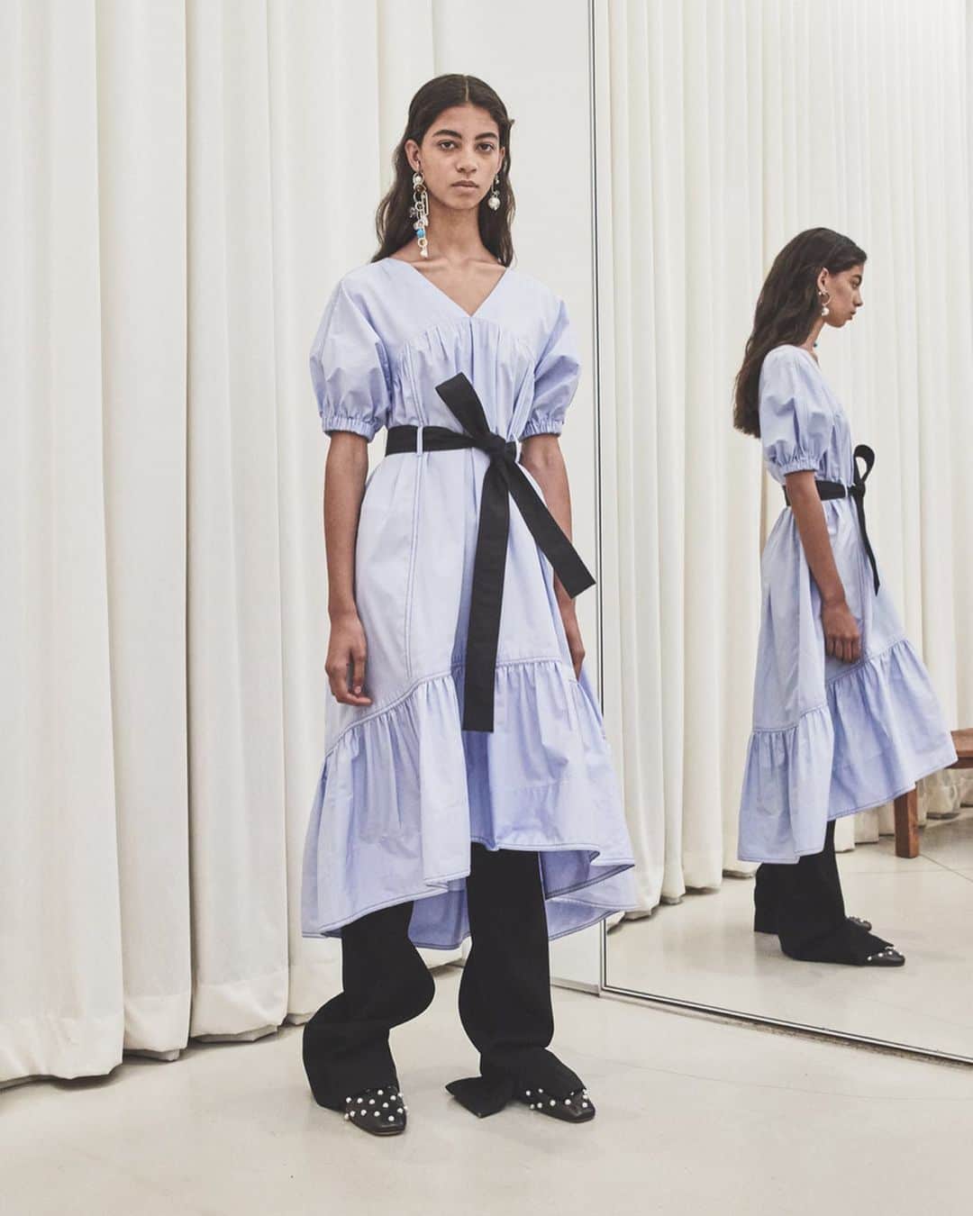 Fashion Headlineのインスタグラム：「3.1 フィリップ リム（ @31philliplim ）のポップアップが伊勢丹新宿店本館3階=ウエストパーク/プロモーションにて、6月27日まで開催中!  今すぐ着たい夏のレディ・トゥ・ウエア、シューズ、アクセサリーに加え、2019年プレフォールコレクションの先行販売も。  この夏を鮮やかに彩ってくれること間違いなしのモードでリアルなワードローブを見つけに、ぜひ、ポップアップへ足を運んでみて。  なお、期間中は、伊勢丹オンラインストアでも同商品を展開。  イベント情報 3.1 PHILLIP LIM PRE-FALL 2019 ISETAN POP-UP  会期：6月19日〜6月27日 会場：伊勢丹新宿店本館3階=ウエストパーク/プロモーション 住所：東京都新宿区新宿3-14-1 . -------------------------------------- . .  #31philliplim #31フィリップリム #31PreFall2019. #31Tribe  #三越伊勢丹 #伊勢丹新宿店 #ワードローブ #ポップアップ」