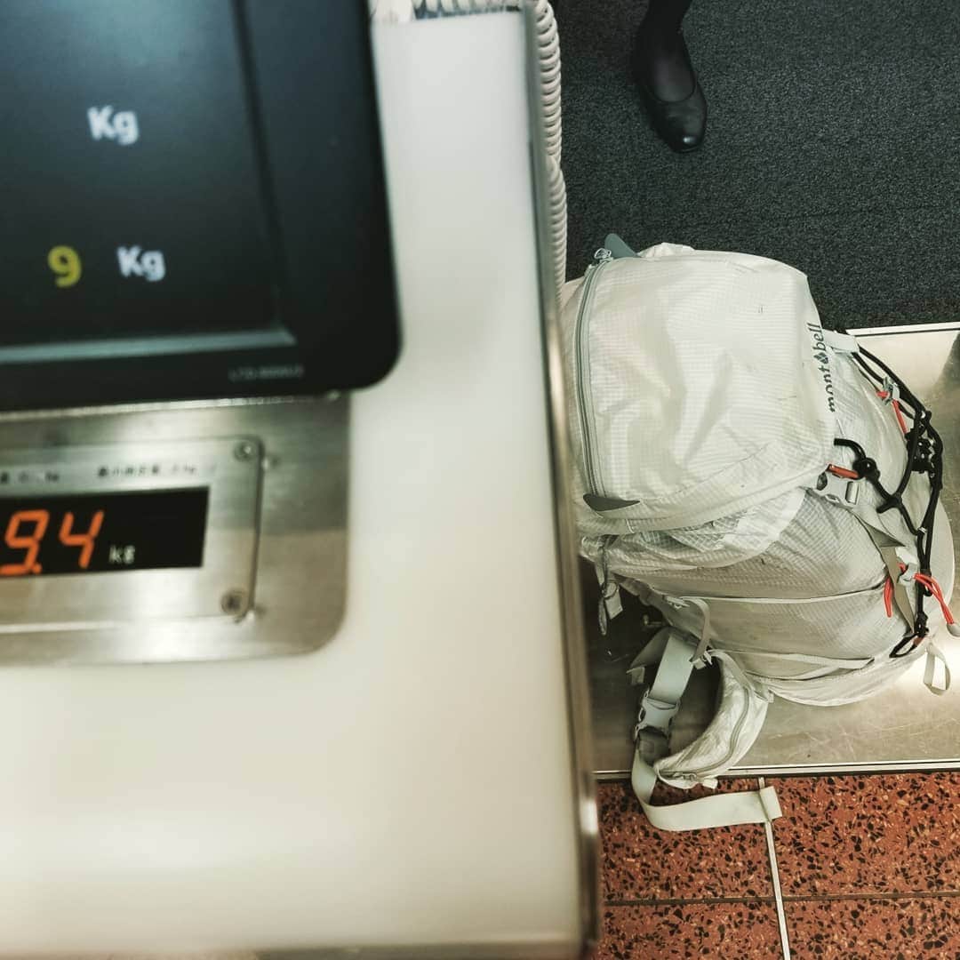 山下晃和さんのインスタグラム写真 - (山下晃和Instagram)「【TRAVEL】 今日はDO✈  行き先は、ほっかいDO  山に入るので、 しばらく電波が届かないと思いますが　 あしからDO！  #旅 #travel #trip #トラベルライター #9400g #前より軽い #モンベル #バーサライト #bagpack #montbell #シートゥーサミット #シートゥーサミット全道具」6月21日 16時25分 - travel_akikazoo
