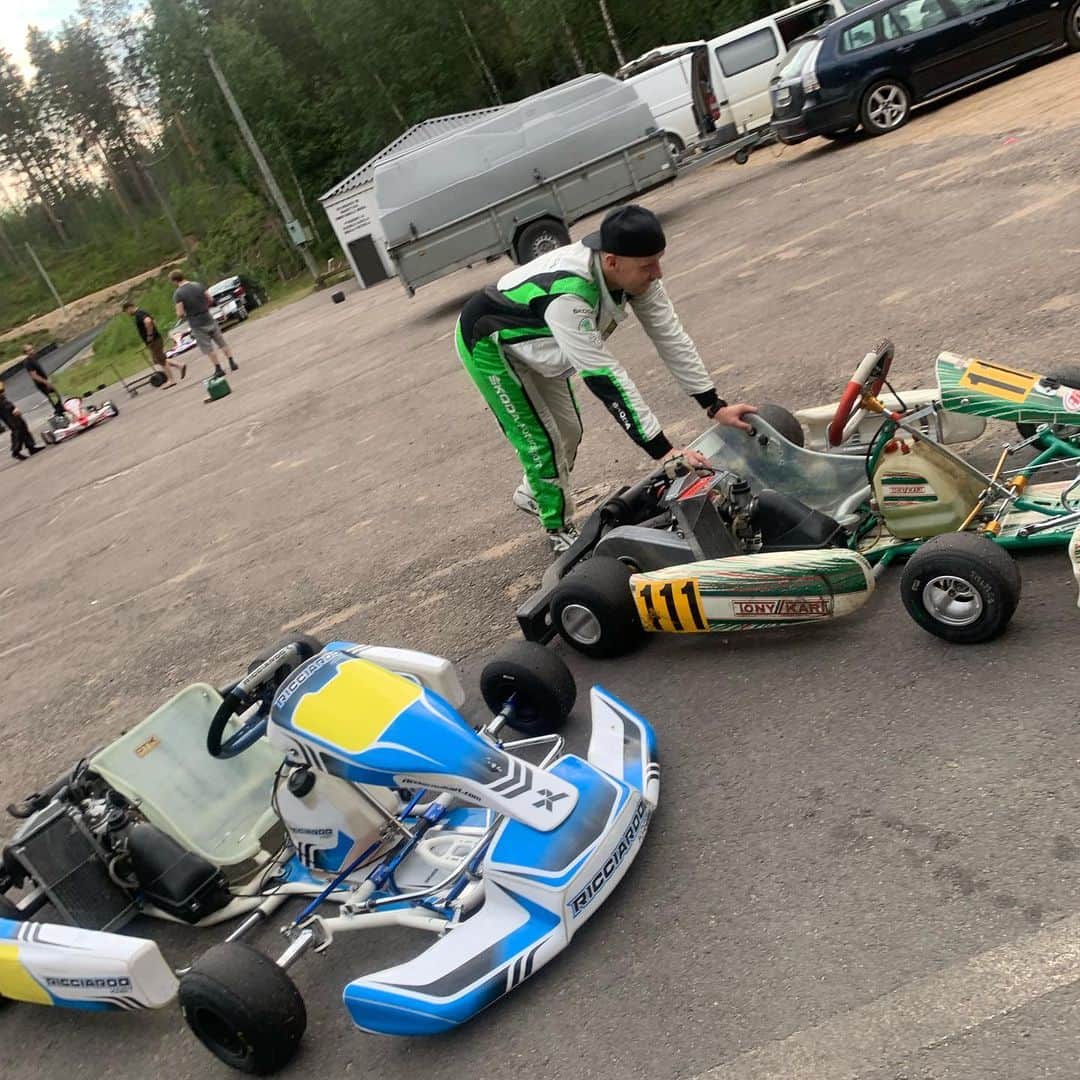 勝田貴元さんのインスタグラム写真 - (勝田貴元Instagram)「Karting at Finland! Good competition with @jonnehalttunen and Finnish kart drivers! Definitely karting is best training for me! Next time we’ll have even more tight competition with @kallerovanpera 😎 昨日はマイカートのシェイクダウンで、カート乗ってきました🇫🇮！ やっぱりカート最高ですね😆 腕パンパンだけど、これがまた気持ちいい😂 次はカッレも参加なのでカートでの勝負は負ける訳にはいかないなぁ😎 #karting #ricciardokart #tonykart #rotax #max #fun #finland」6月21日 16時32分 - takamotokatsuta