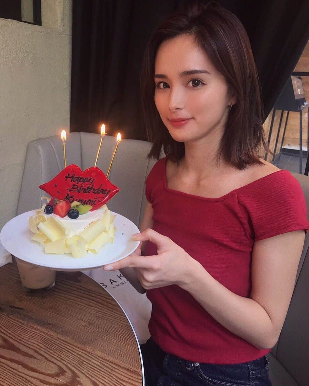 くるみさんのインスタグラム写真 - (くるみInstagram)「幼馴染にフライング誕生日してもった🎂 ケーキとても可愛かった🥰🎂❤️ ありがとう🤗❤️❤️ @s_aki_pyon」6月21日 16時35分 - kurumikahn