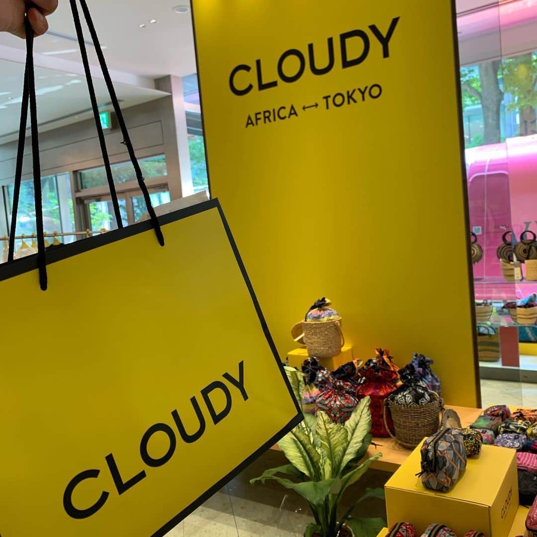 のインスタグラム：「CLOUDYでお買い物✨とってもお洒落な服ゲット😆 @yutodoya ありがとう😊  @cloudy.tokyo  #ミッドタウン #ポップアップストア」