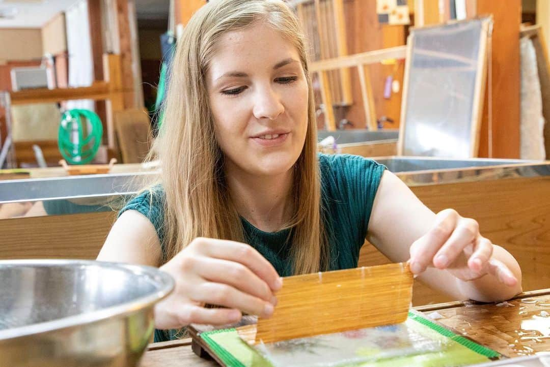 Rediscover Fukushimaさんのインスタグラム写真 - (Rediscover FukushimaInstagram)「The washi-making process! I tried out making traditional Washi paper last week at Adachi Washi Museum (Adachi Michi-no-Eki). It was a really fun experience and I definitely recommend it!」6月21日 16時37分 - rediscoverfukushima