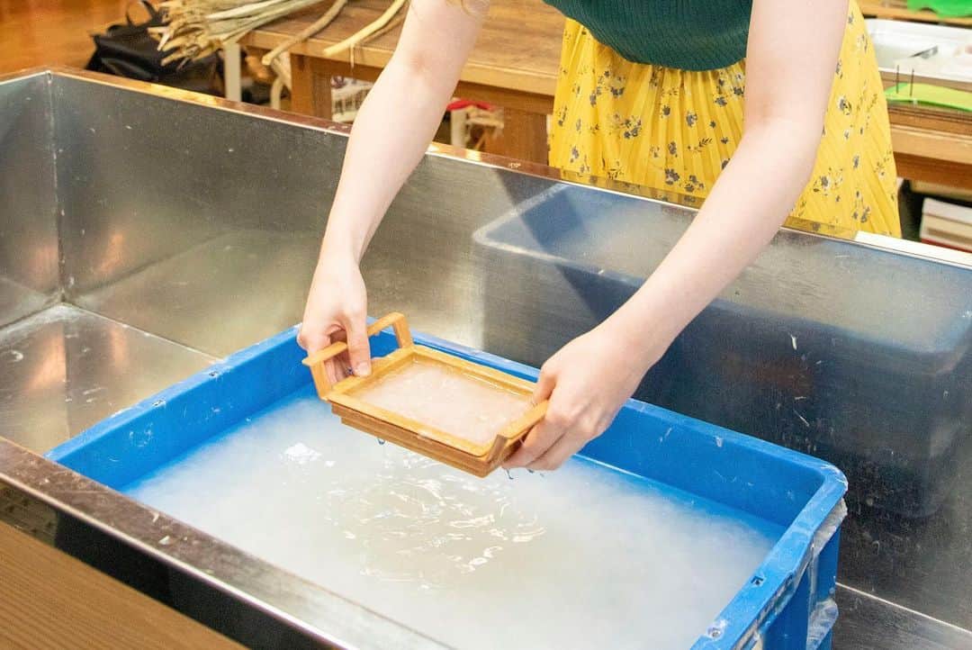 Rediscover Fukushimaさんのインスタグラム写真 - (Rediscover FukushimaInstagram)「The washi-making process! I tried out making traditional Washi paper last week at Adachi Washi Museum (Adachi Michi-no-Eki). It was a really fun experience and I definitely recommend it!」6月21日 16時37分 - rediscoverfukushima