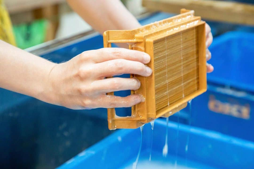 Rediscover Fukushimaさんのインスタグラム写真 - (Rediscover FukushimaInstagram)「The washi-making process! I tried out making traditional Washi paper last week at Adachi Washi Museum (Adachi Michi-no-Eki). It was a really fun experience and I definitely recommend it!」6月21日 16時37分 - rediscoverfukushima